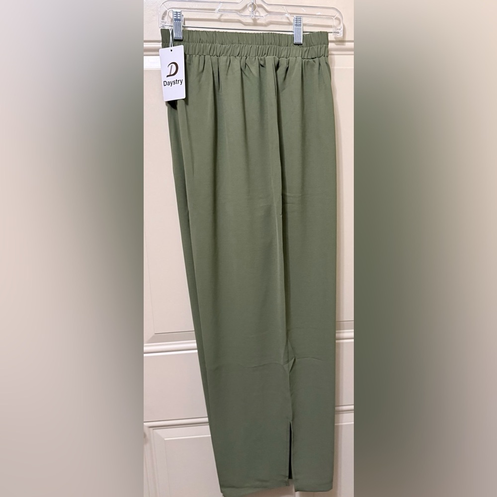 Daystry Pull On Elastic Waist Slacks in Olive Green Size Large Slits at the Hem